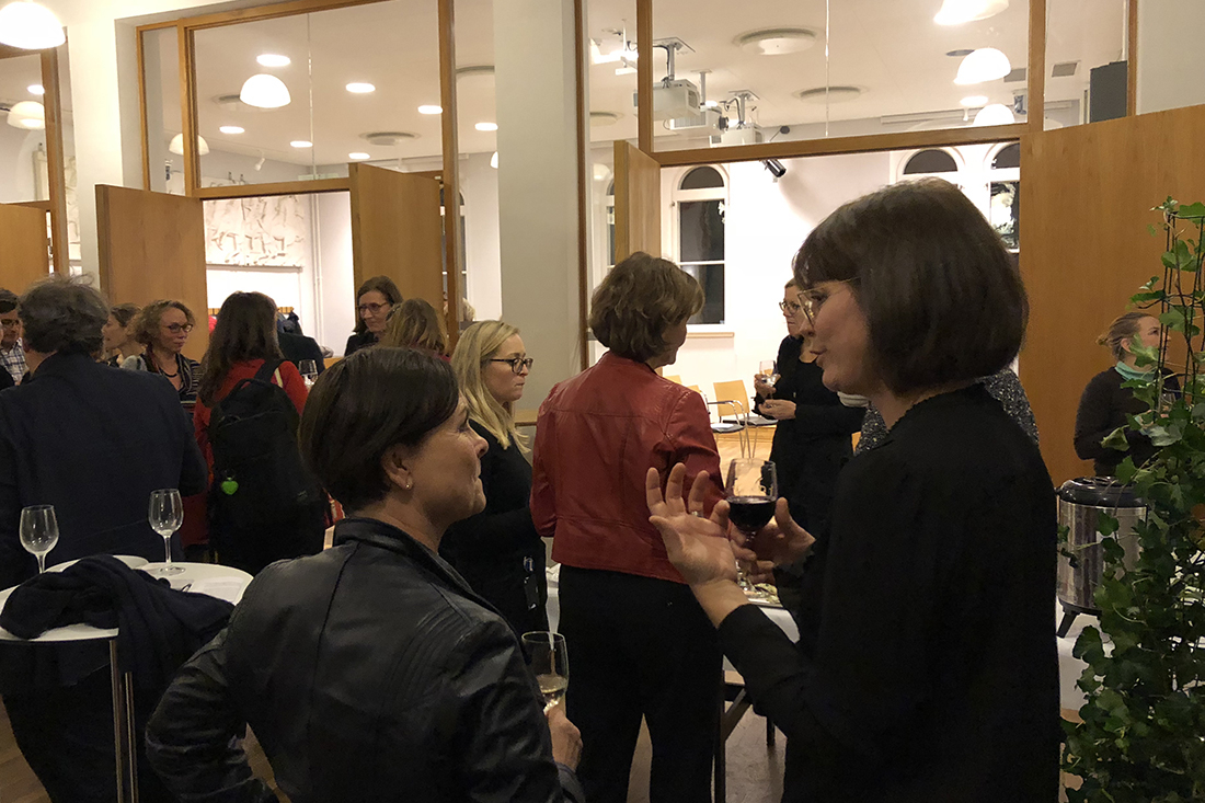 Mingel under vetenskaplig salong. Foto: Sveriges unga akademi