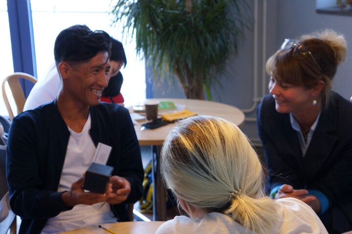 Ericka Johnson leder smågruppsmöte Foto: Sveriges unga akademi