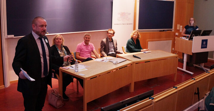 Panel SUA on tour