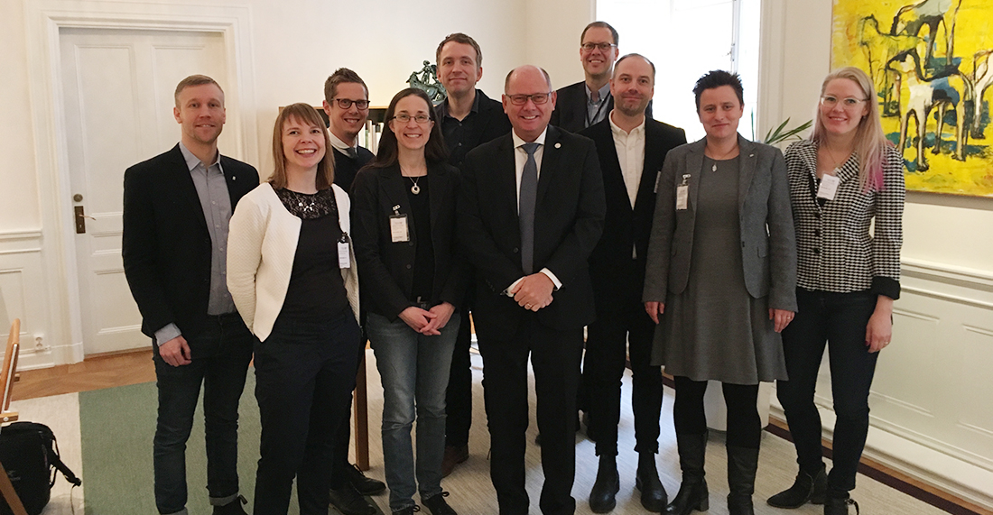 Gruppbild med Talmannen Foto: Sveriges unga akademi