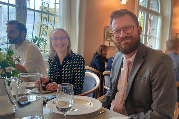 Sofia Lodén och Mathias Tegnér (S). Foto: SUA