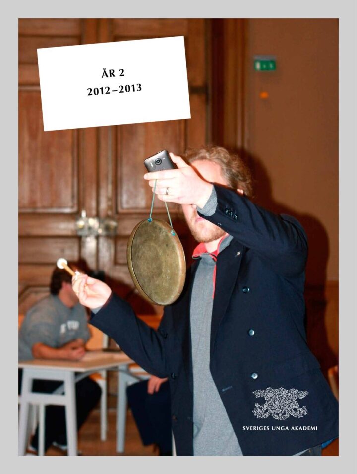 År 2 omslag