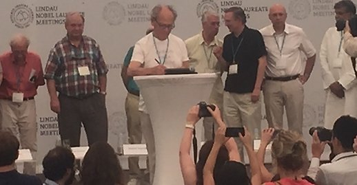 Torsten Wiesel signs petition